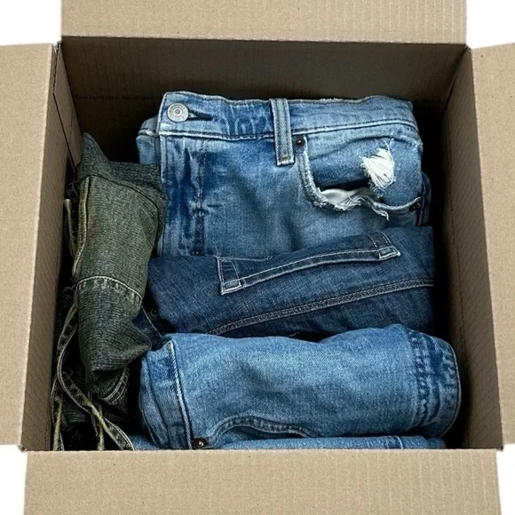 Scrap Women’s Denim All Brands Mystery Box Over 4 Pounds Craft DIY Denim Box - Picture 1 of 3